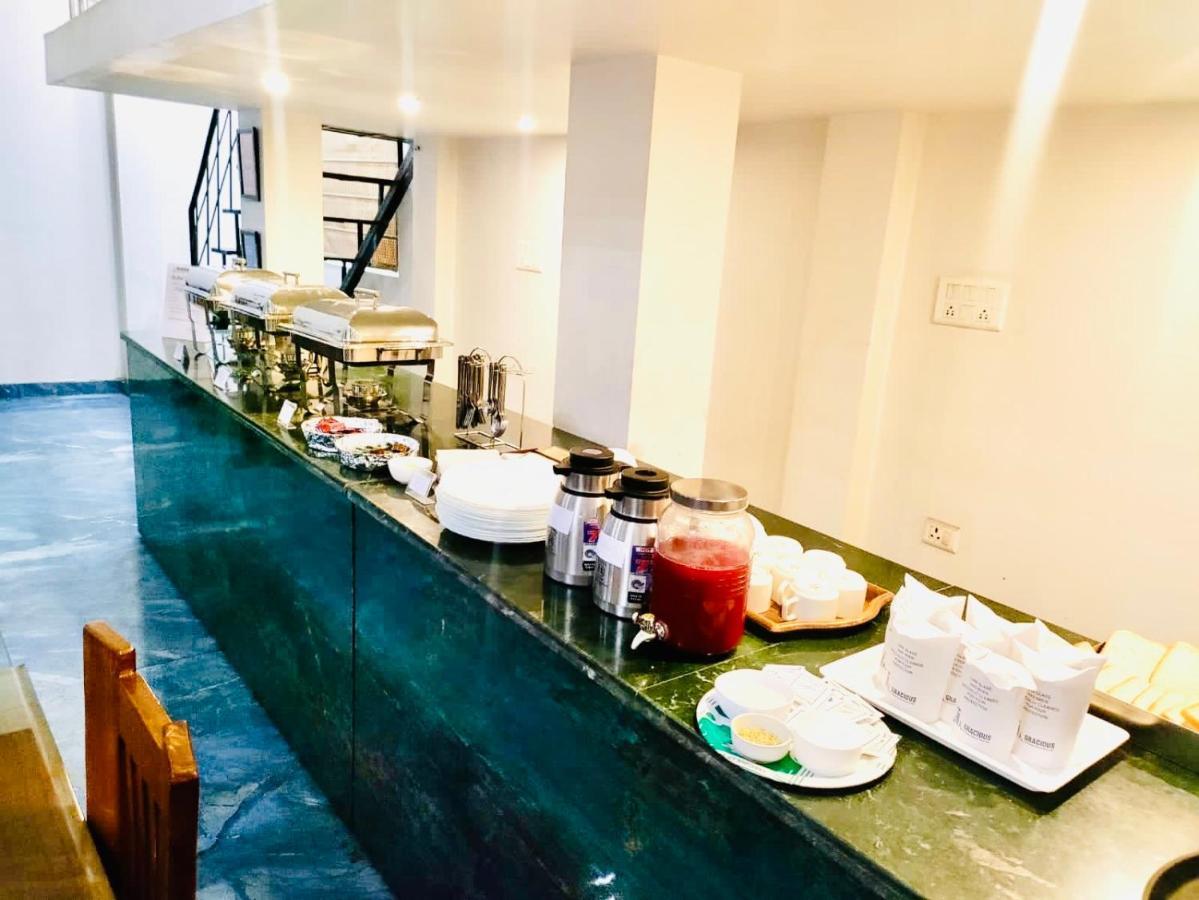 Gracious By Vishesh Hotels & Home Stay Nova Deli Exterior foto