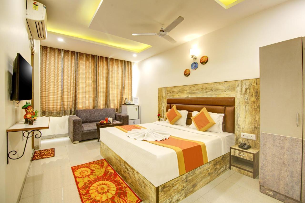 Gracious By Vishesh Hotels & Home Stay Nova Deli Exterior foto