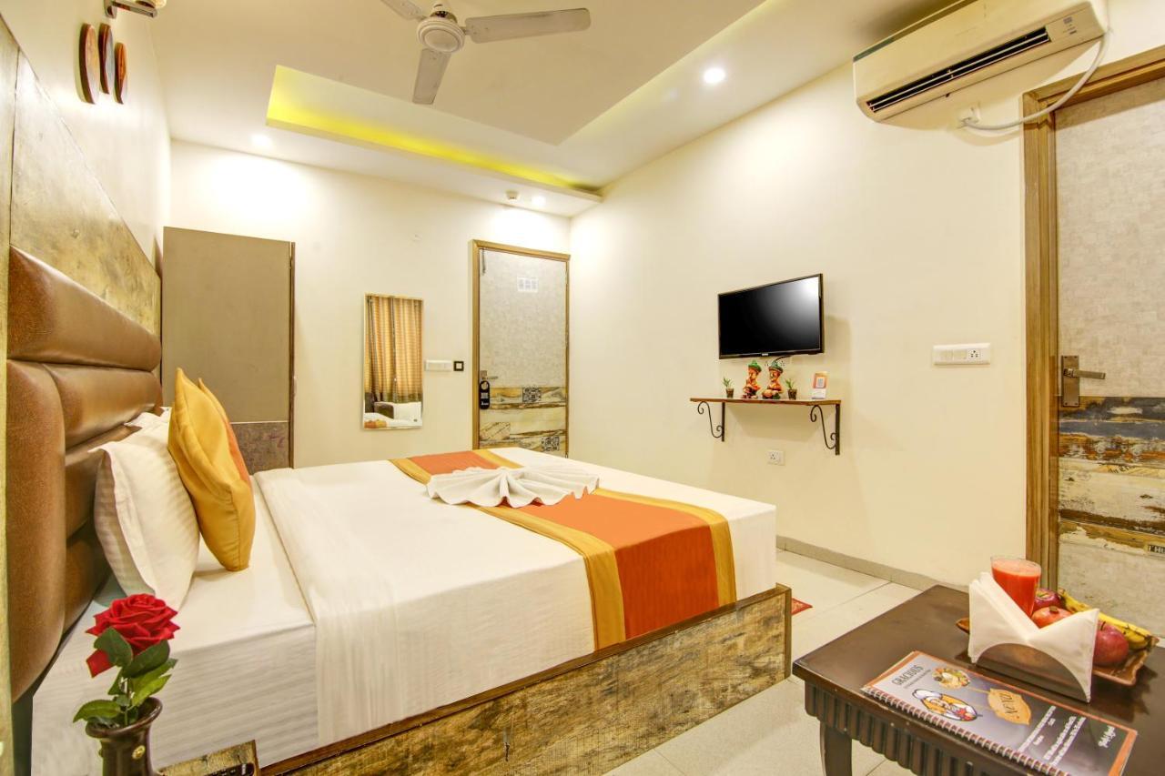 Gracious By Vishesh Hotels & Home Stay Nova Deli Exterior foto
