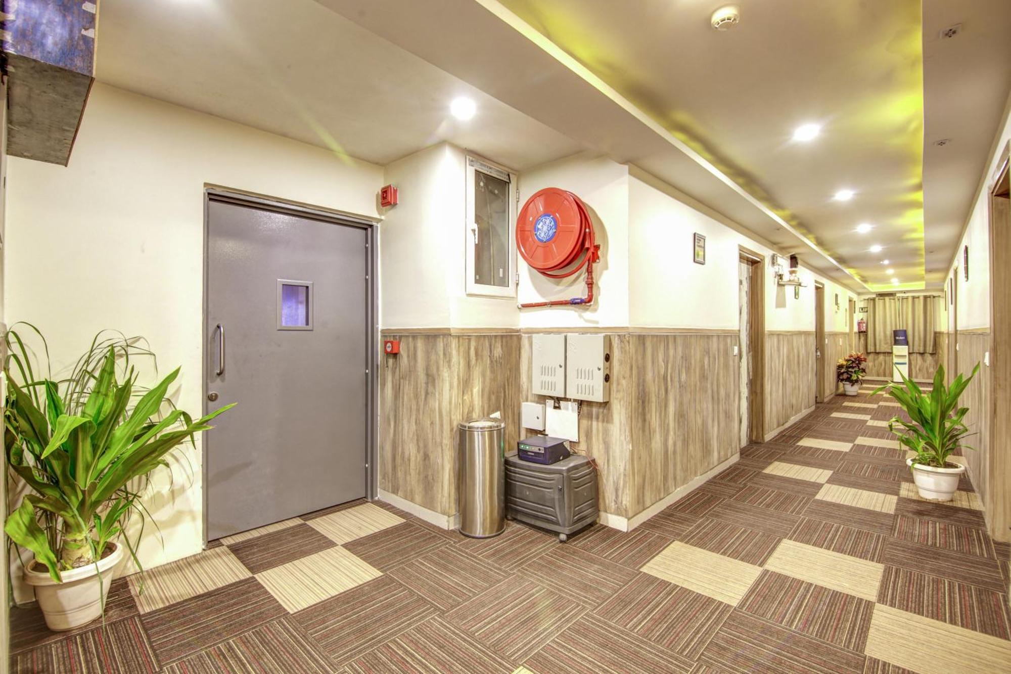 Gracious By Vishesh Hotels & Home Stay Nova Deli Exterior foto