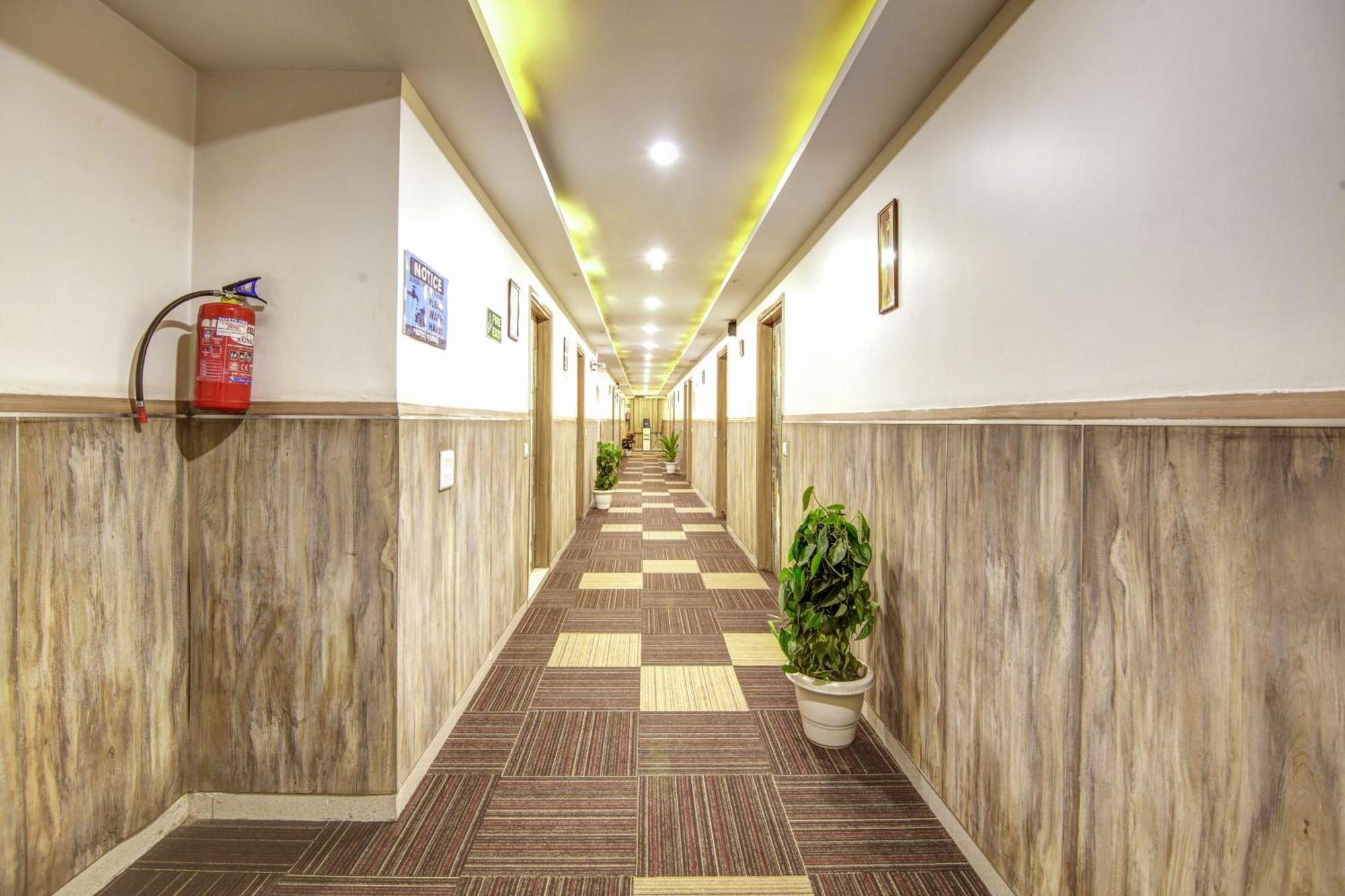 Gracious By Vishesh Hotels & Home Stay Nova Deli Exterior foto